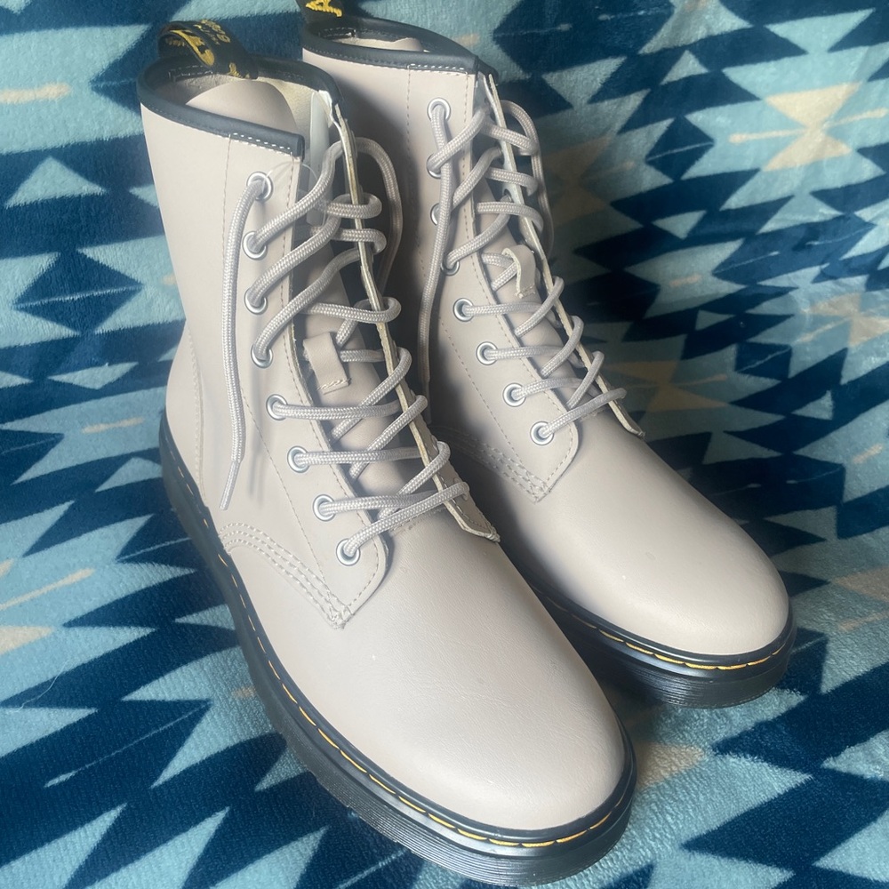 Dr. Martens Zavala Lace-Up Boots in light purple/grey Matte BNWT